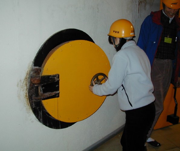 Furusho-san can barely move this door. (39K JPEG)
